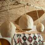 Suspension artisanale en laine – boule ronde