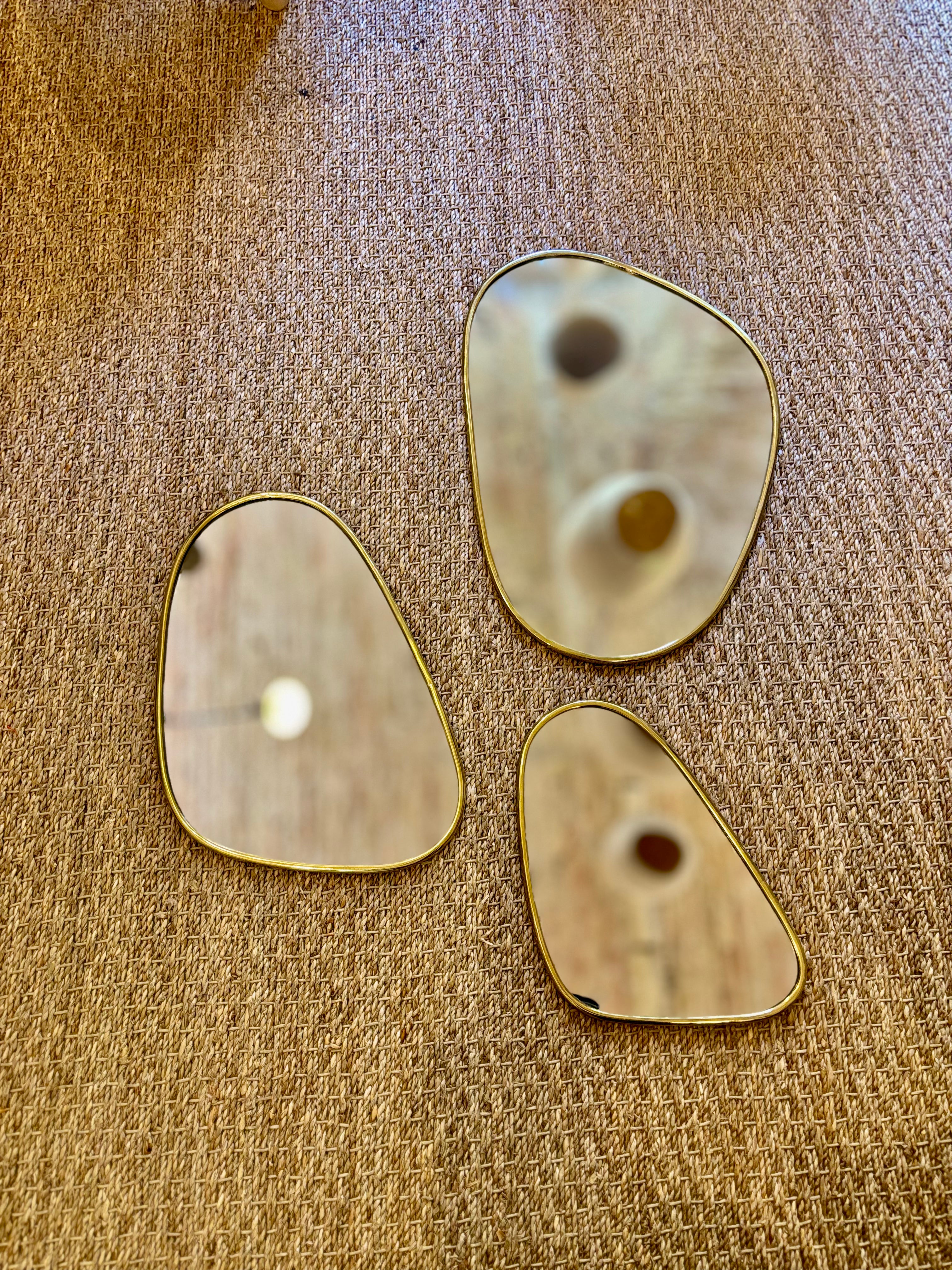 Miroir en laiton artisanal – forme géométrique