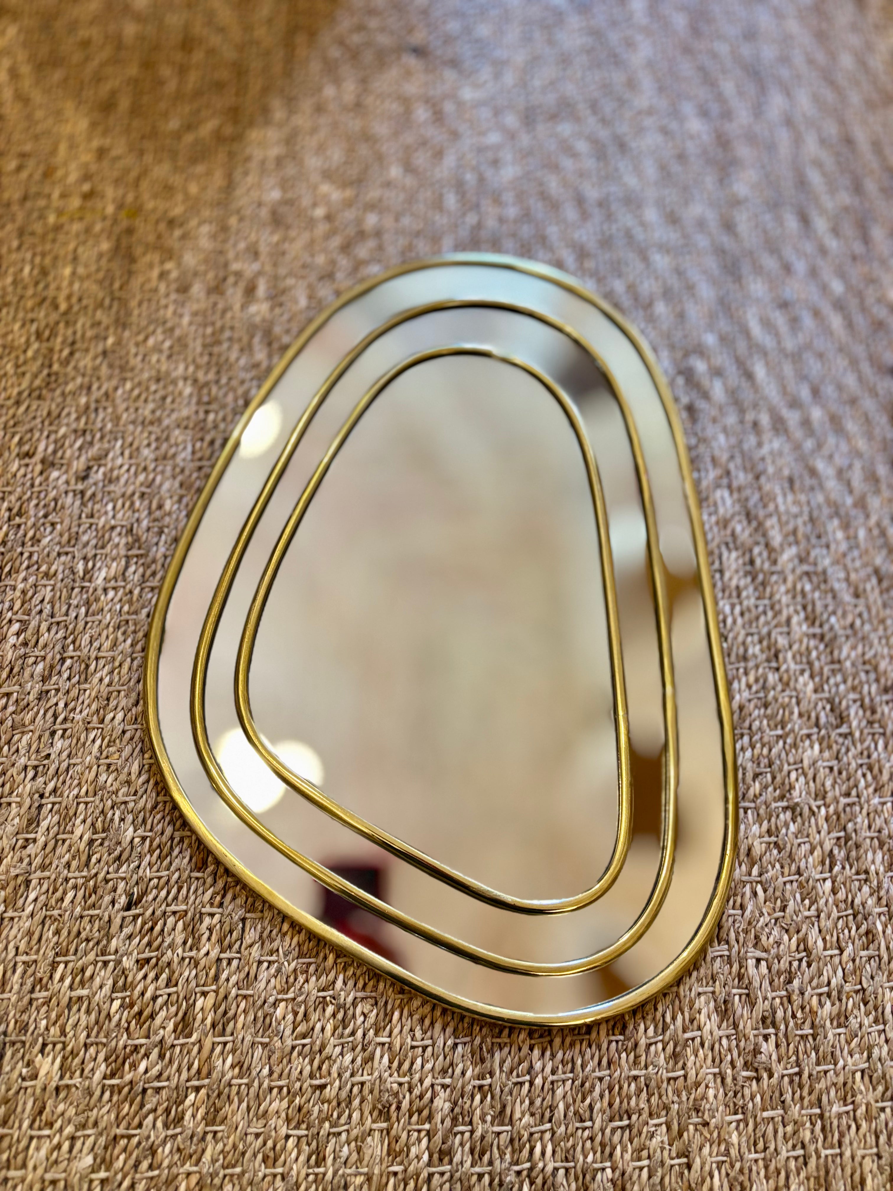 Miroir en laiton artisanal – forme géométrique