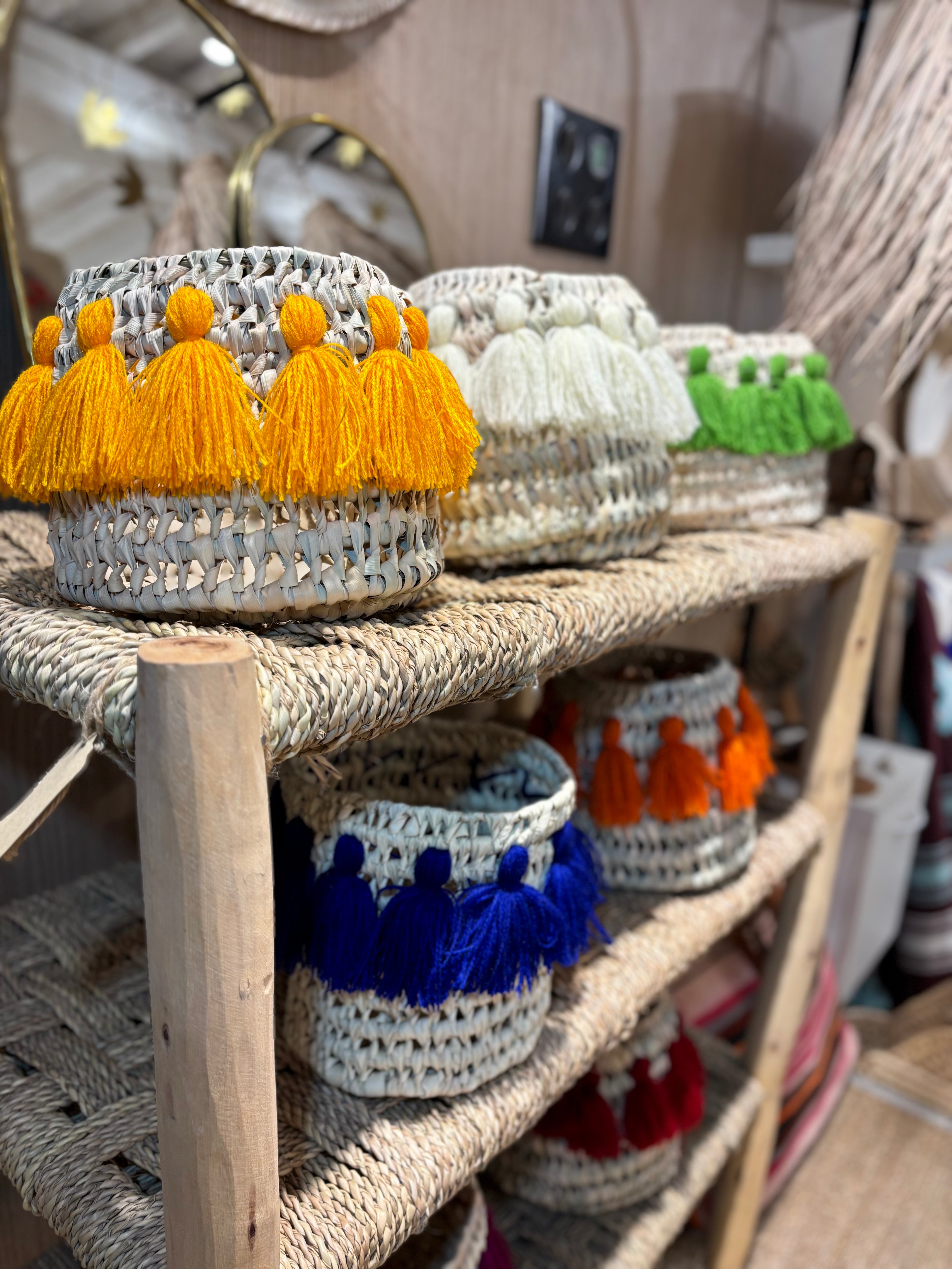 Petits paniers artisanaux à pompons
