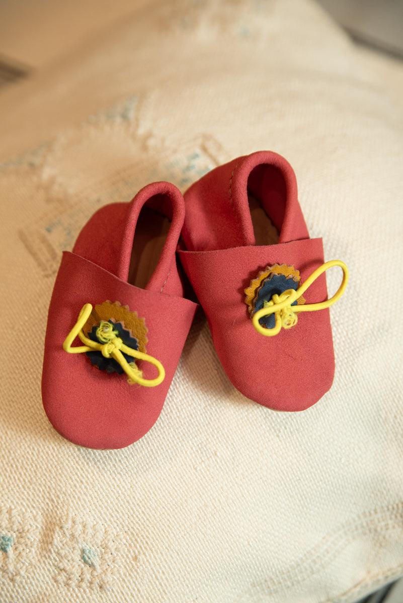 Chaussons bébé en cuir souple – faits main au Maroc