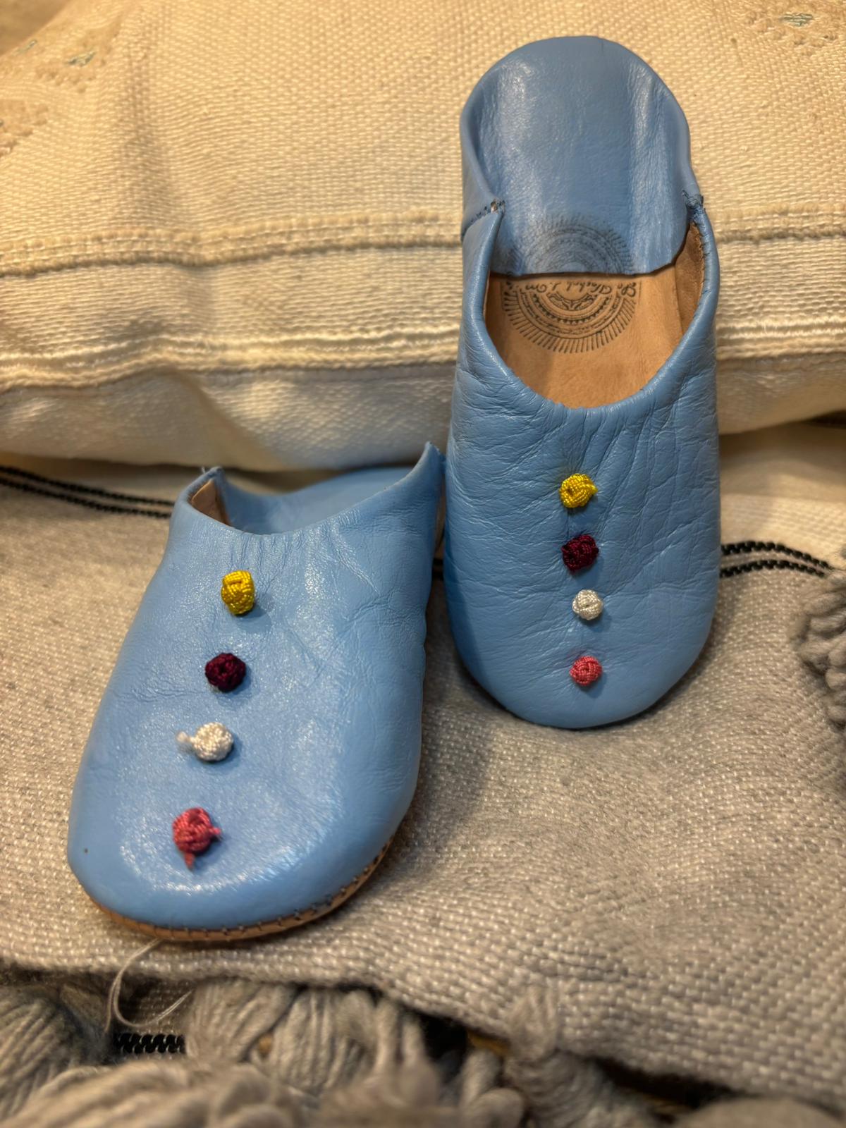 Babouches marocaines en cuir pour enfant – artisanat marocain fait main