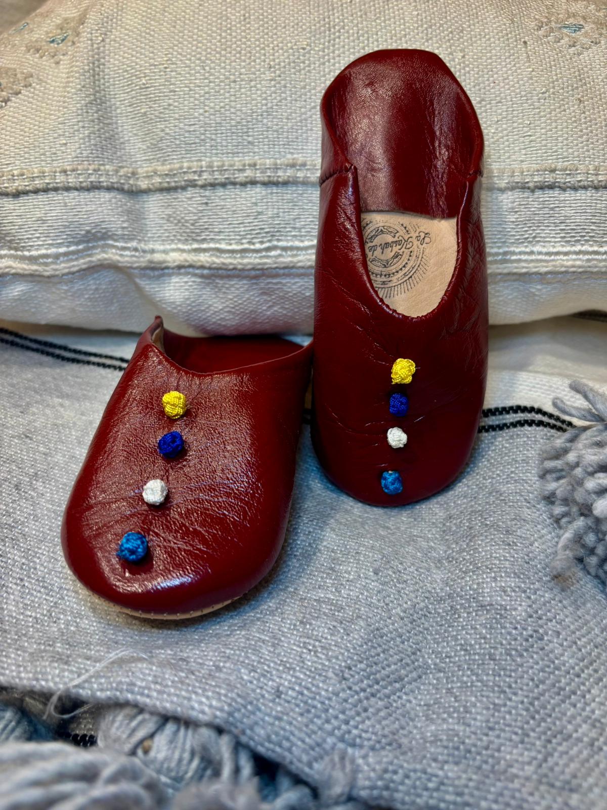 Babouches marocaines en cuir pour enfant – artisanat marocain fait main