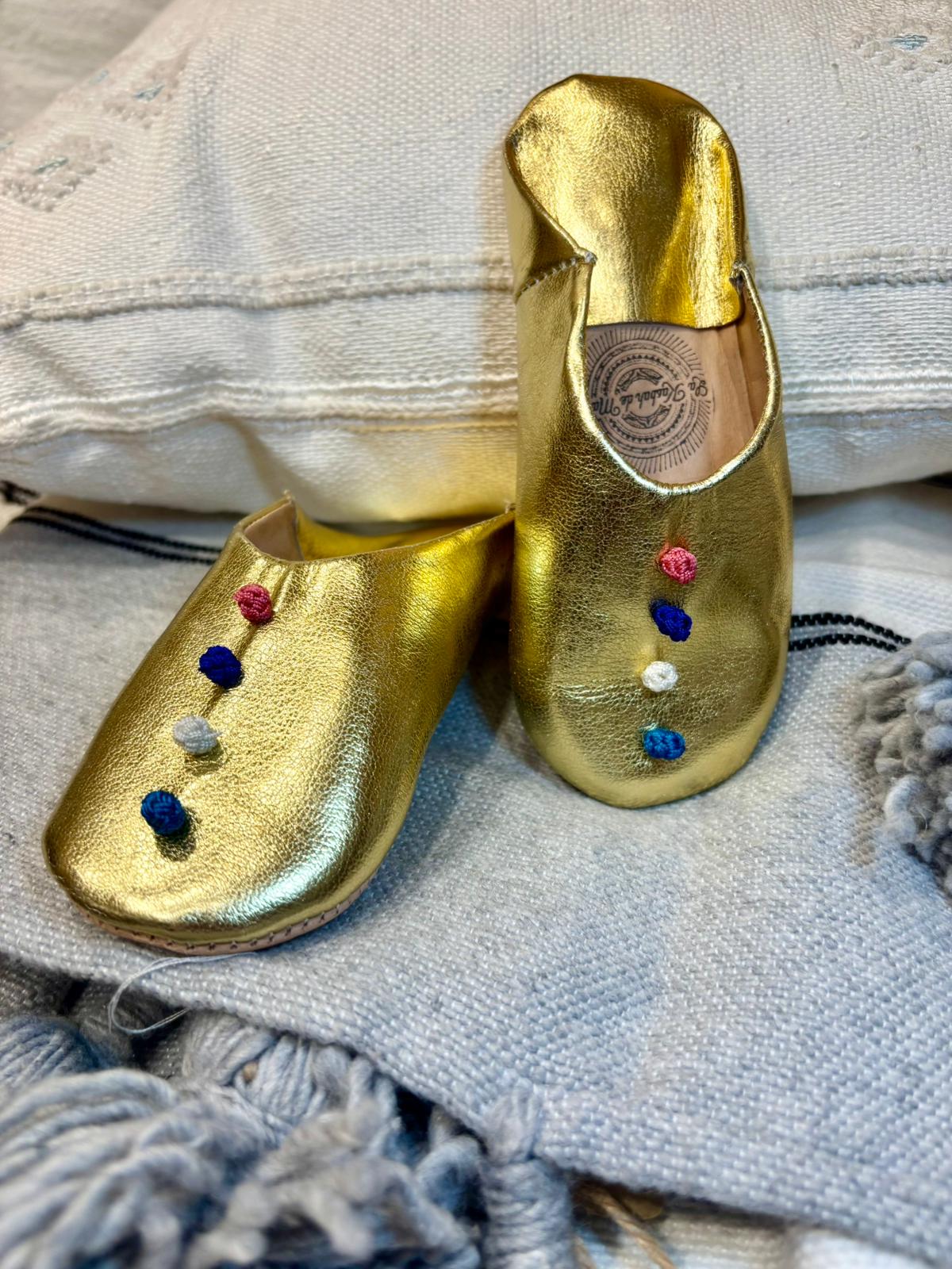 Babouches marocaines en cuir pour enfant – artisanat marocain fait main