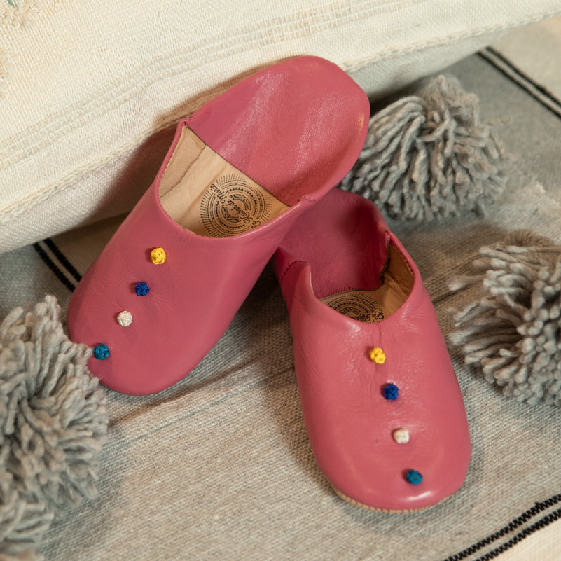 Babouches marocaines en cuir pour enfant – artisanat marocain fait main