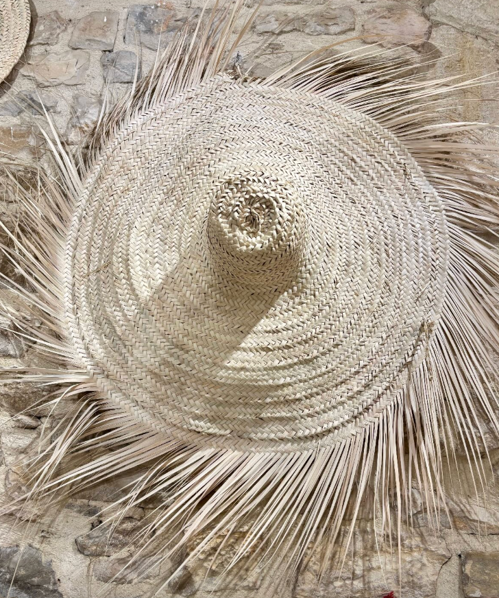 Chapeau mural en paille personnalisable