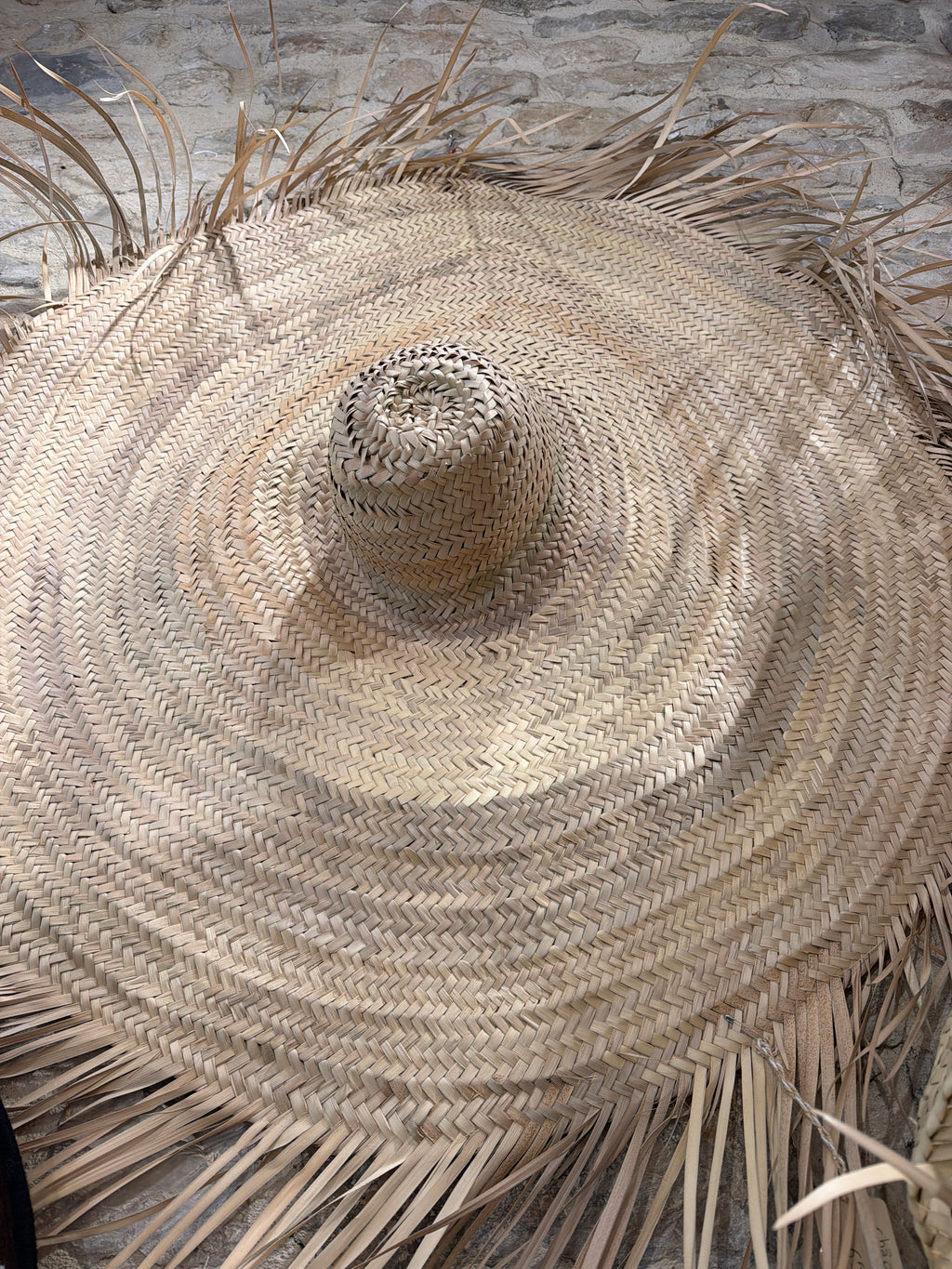 Chapeau mural décoratif en paille