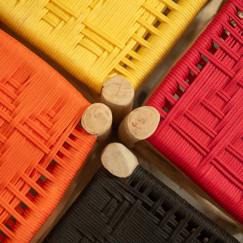 Tabouret marocain artisanal en bois tressé, personnalisable selon la couleur du cordage – La Kasbah de Marie