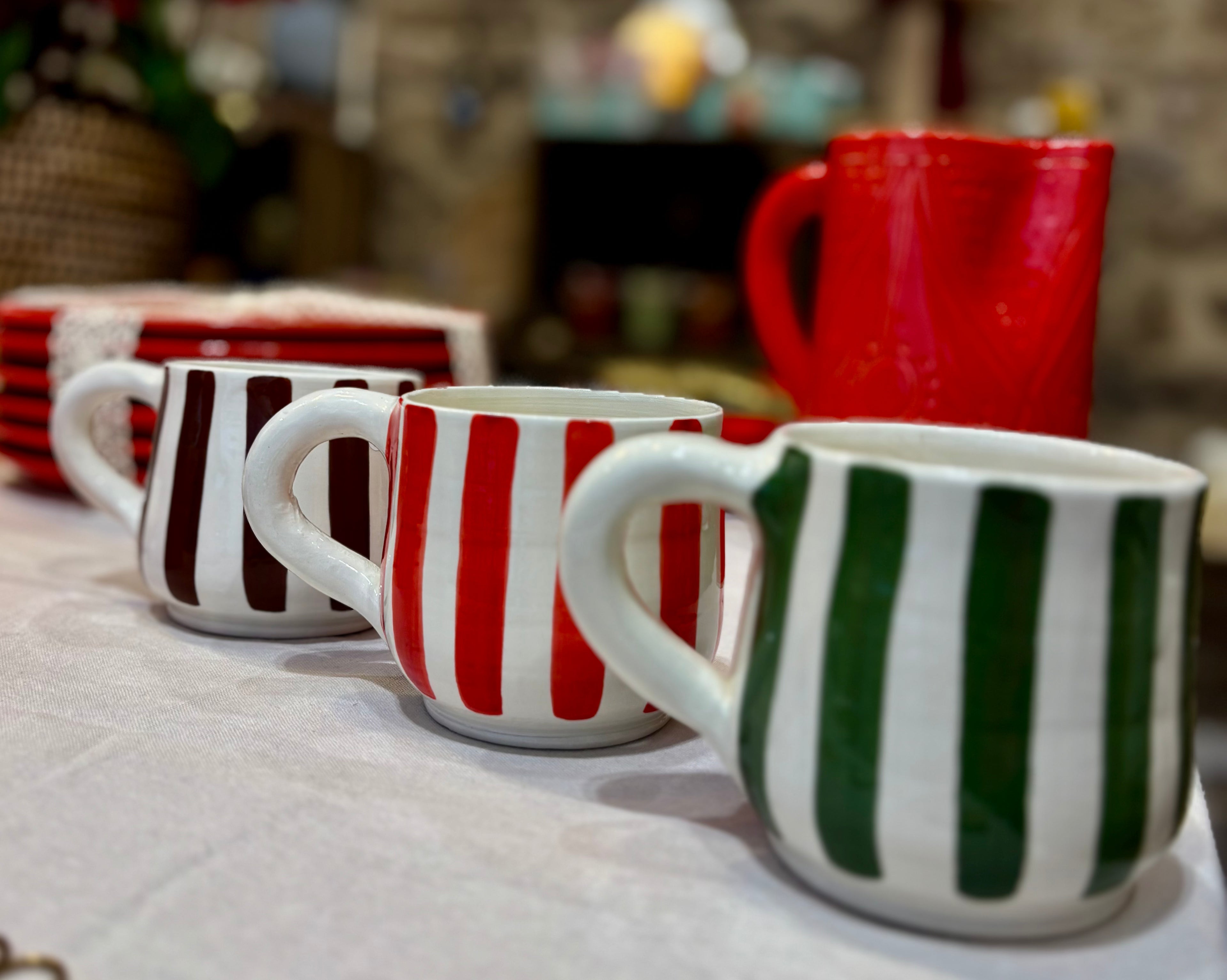 Mug en céramique artisanal - vert, rouge, marron rayé