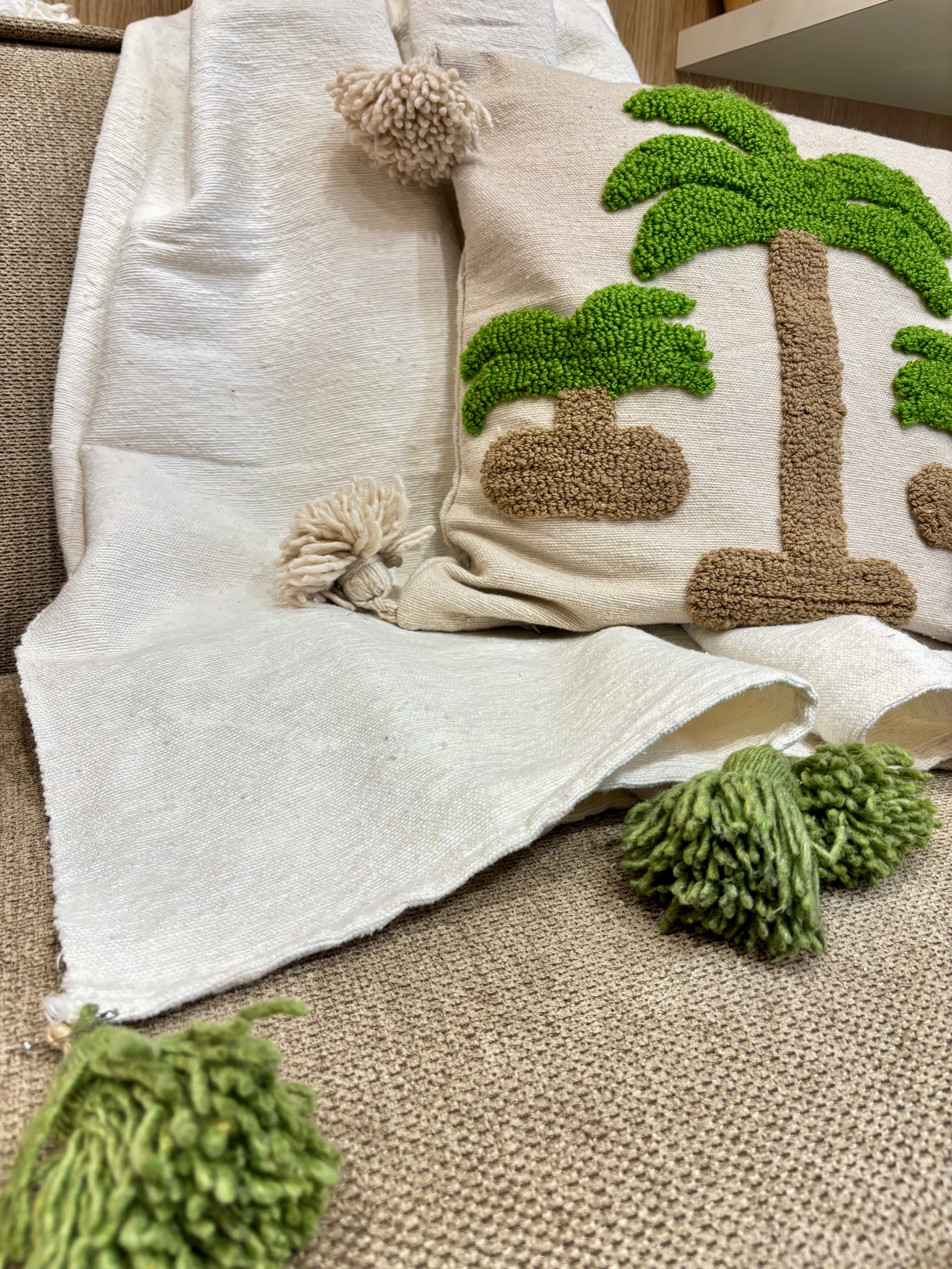 Plaids marocains à pompons