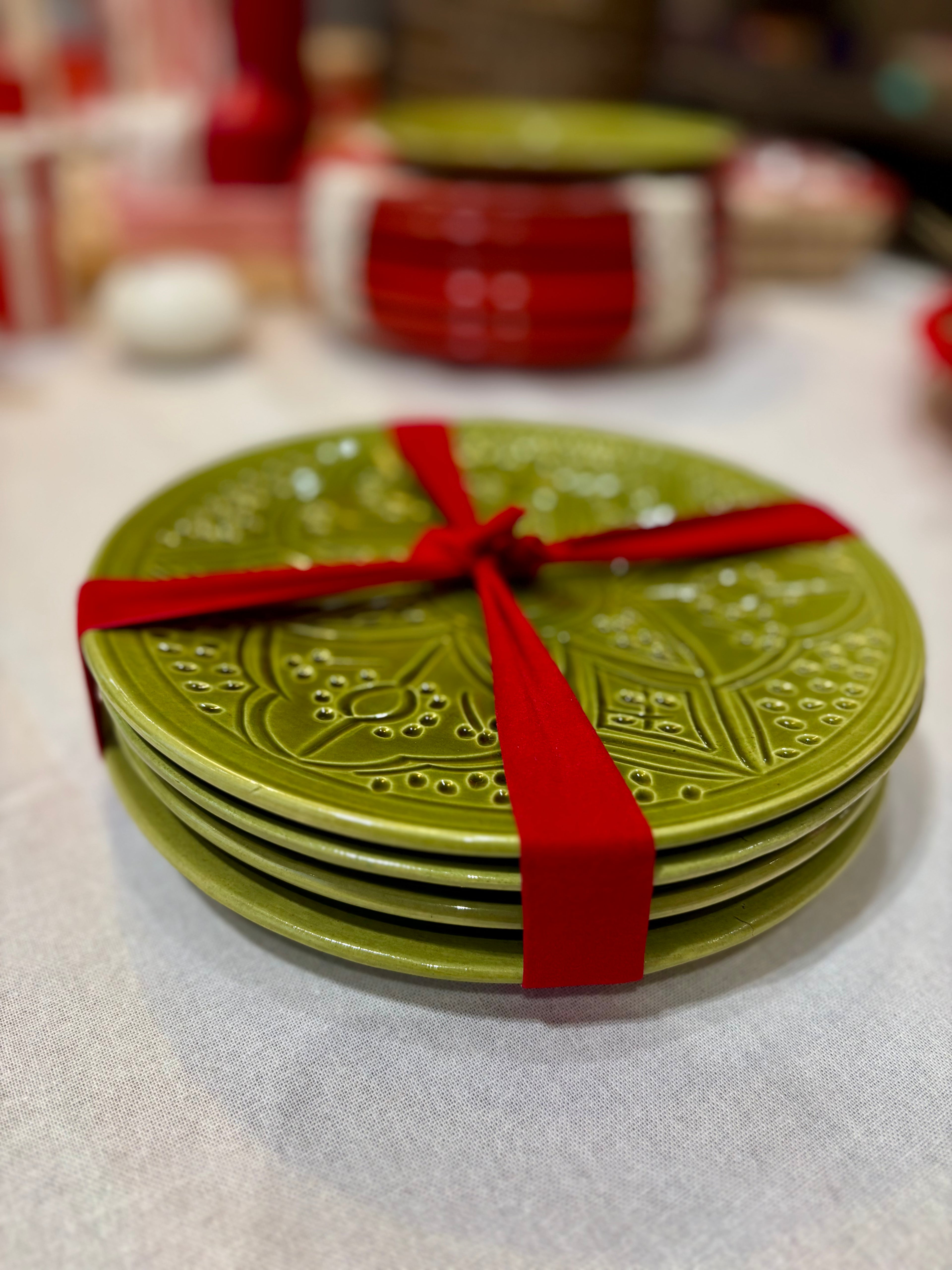 Assiettes en céramique artisanales - rouge ou verte ø 21 cm
