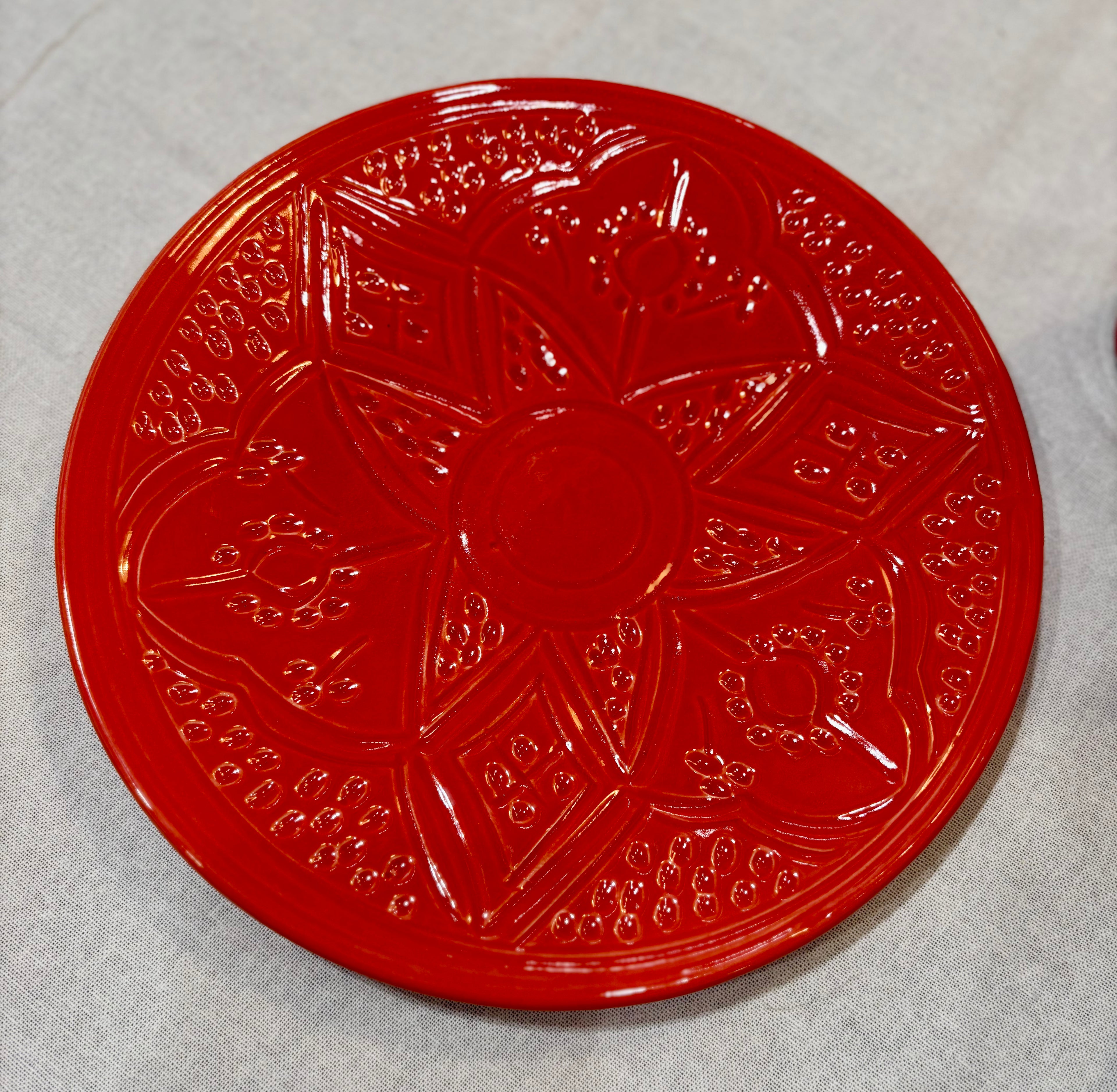 Assiettes en céramique artisanales - rouge ou verte ø 25 cm