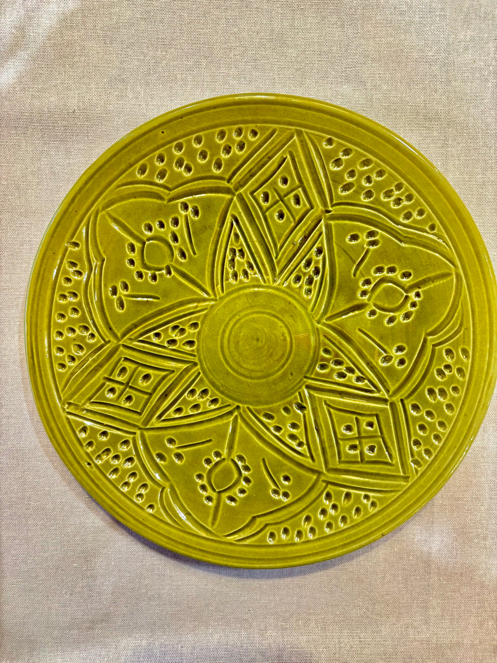 Assiettes en céramique artisanales - rouge ou verte ø 25 cm