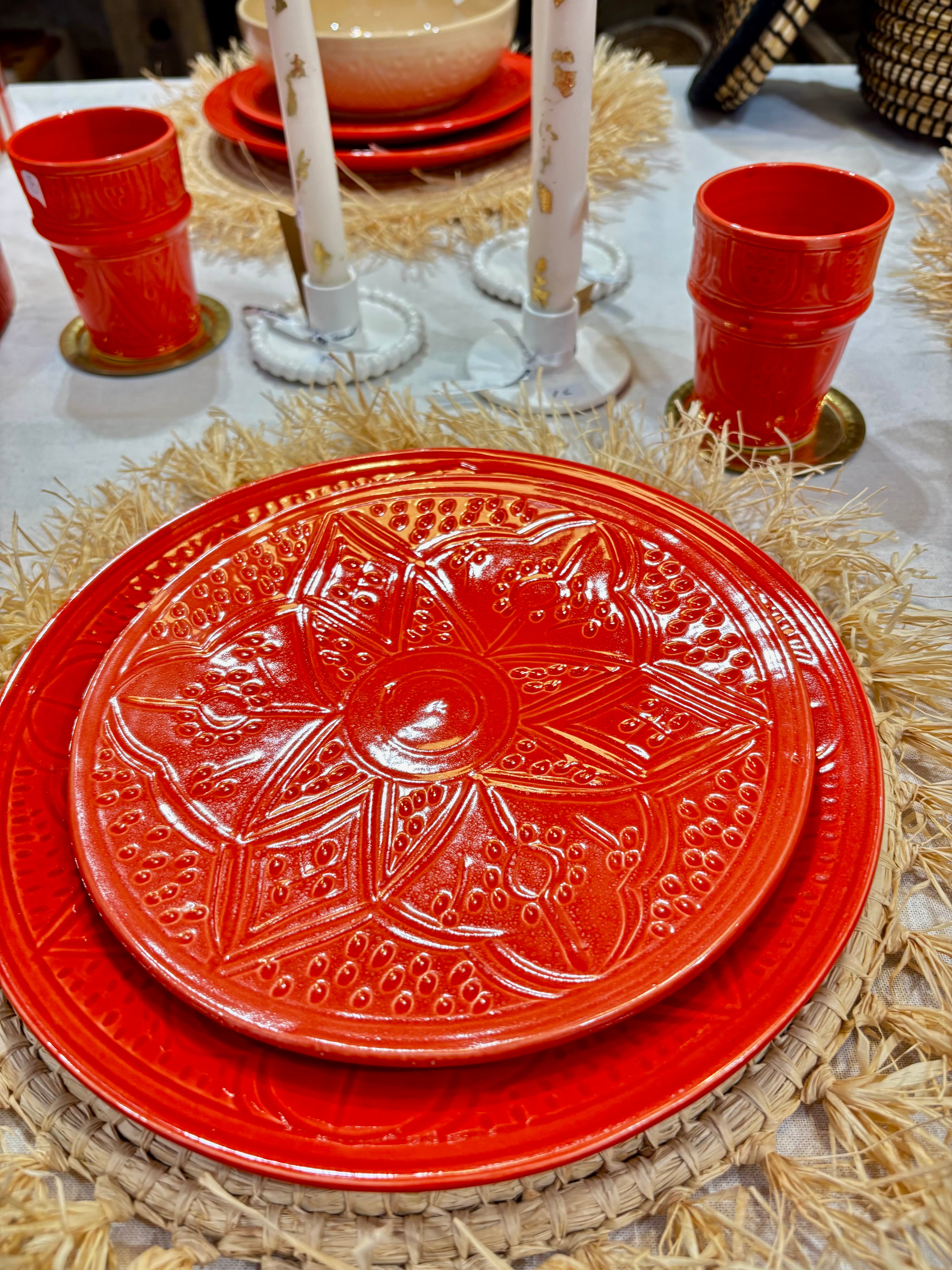 Assiettes en céramique artisanales - rouge ou verte ø 21 cm