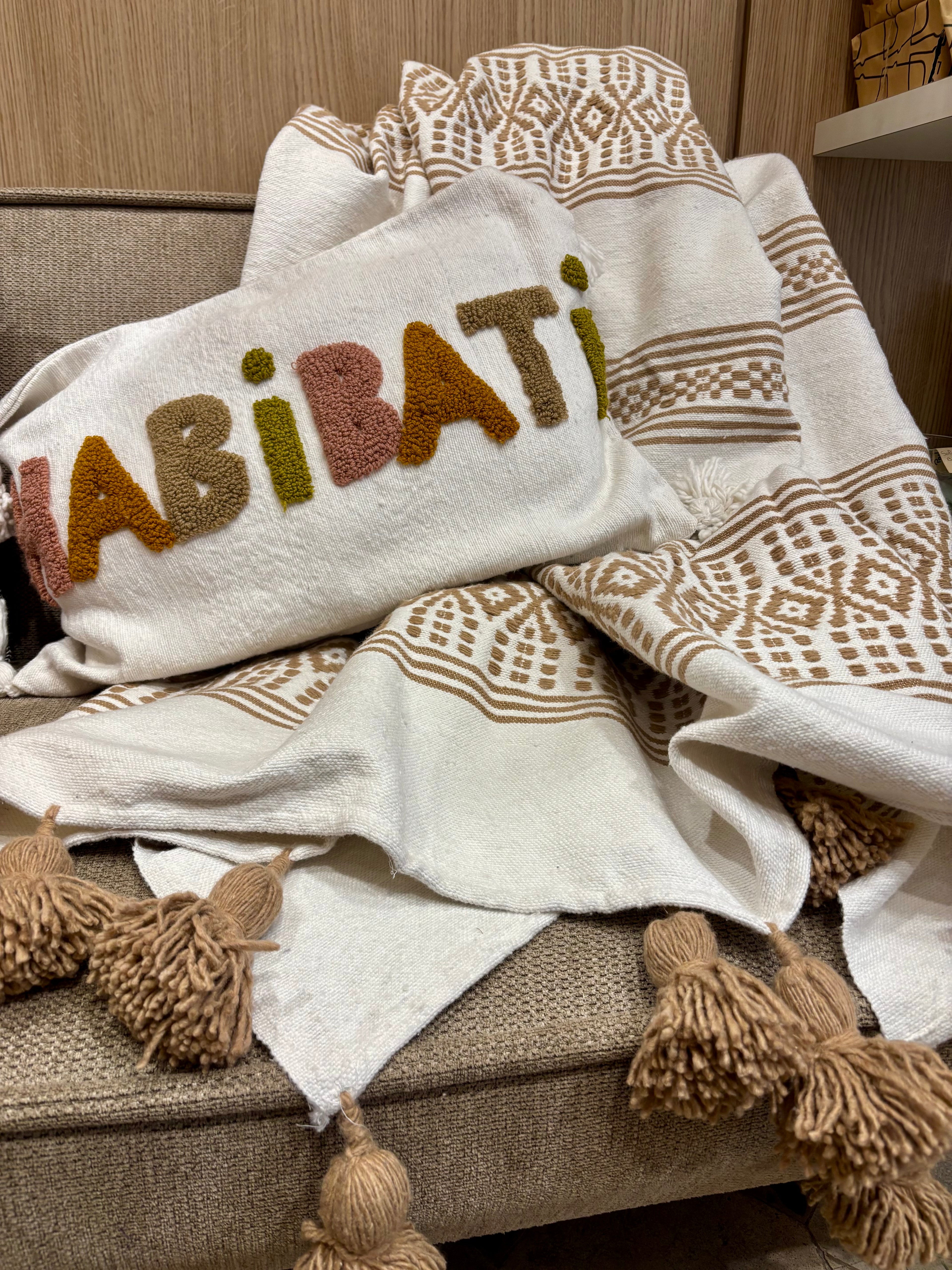 Plaid à pompons marocain beige