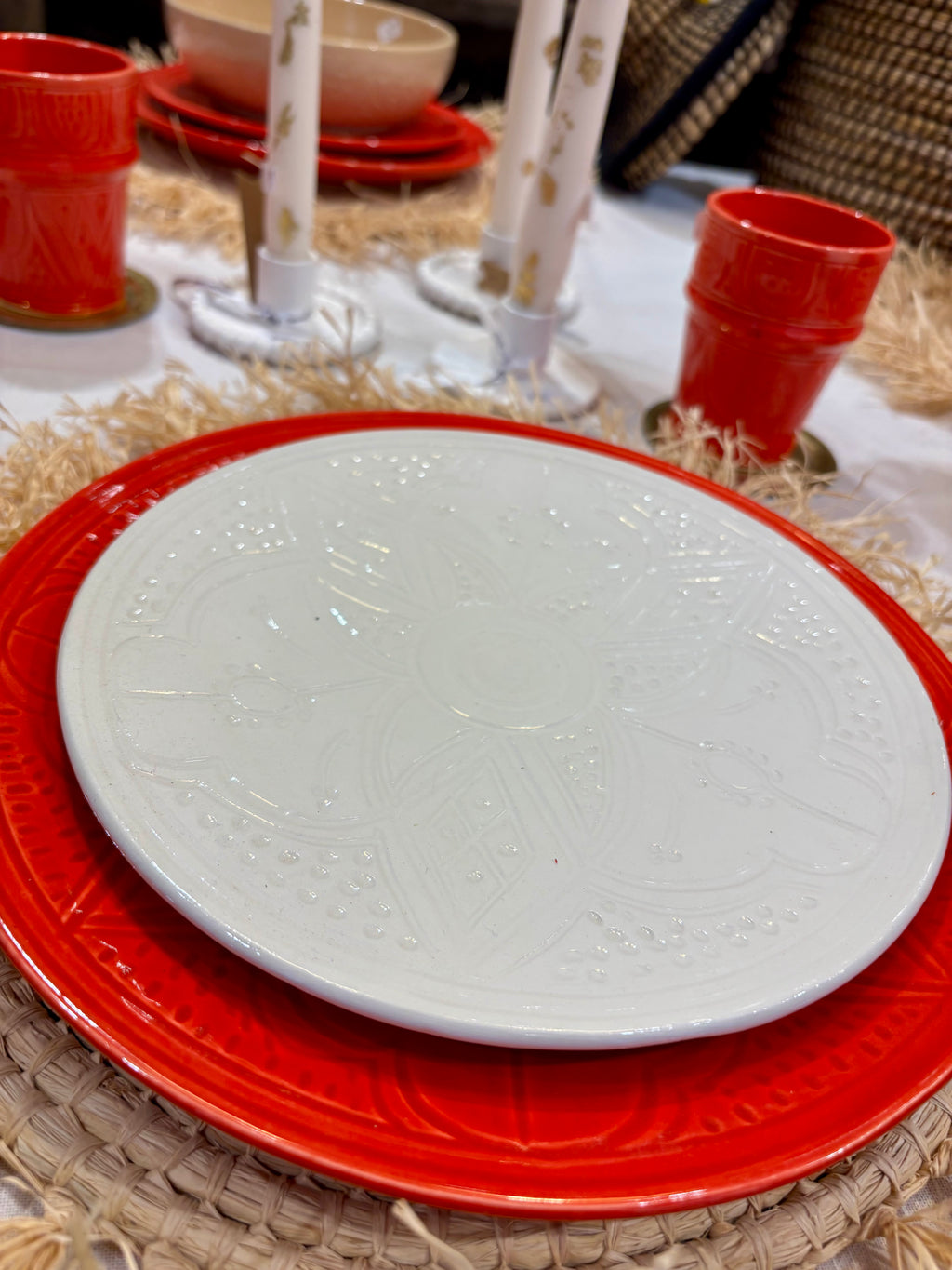 Assiettes en céramique artisanales - rouge ou verte ø 25 cm