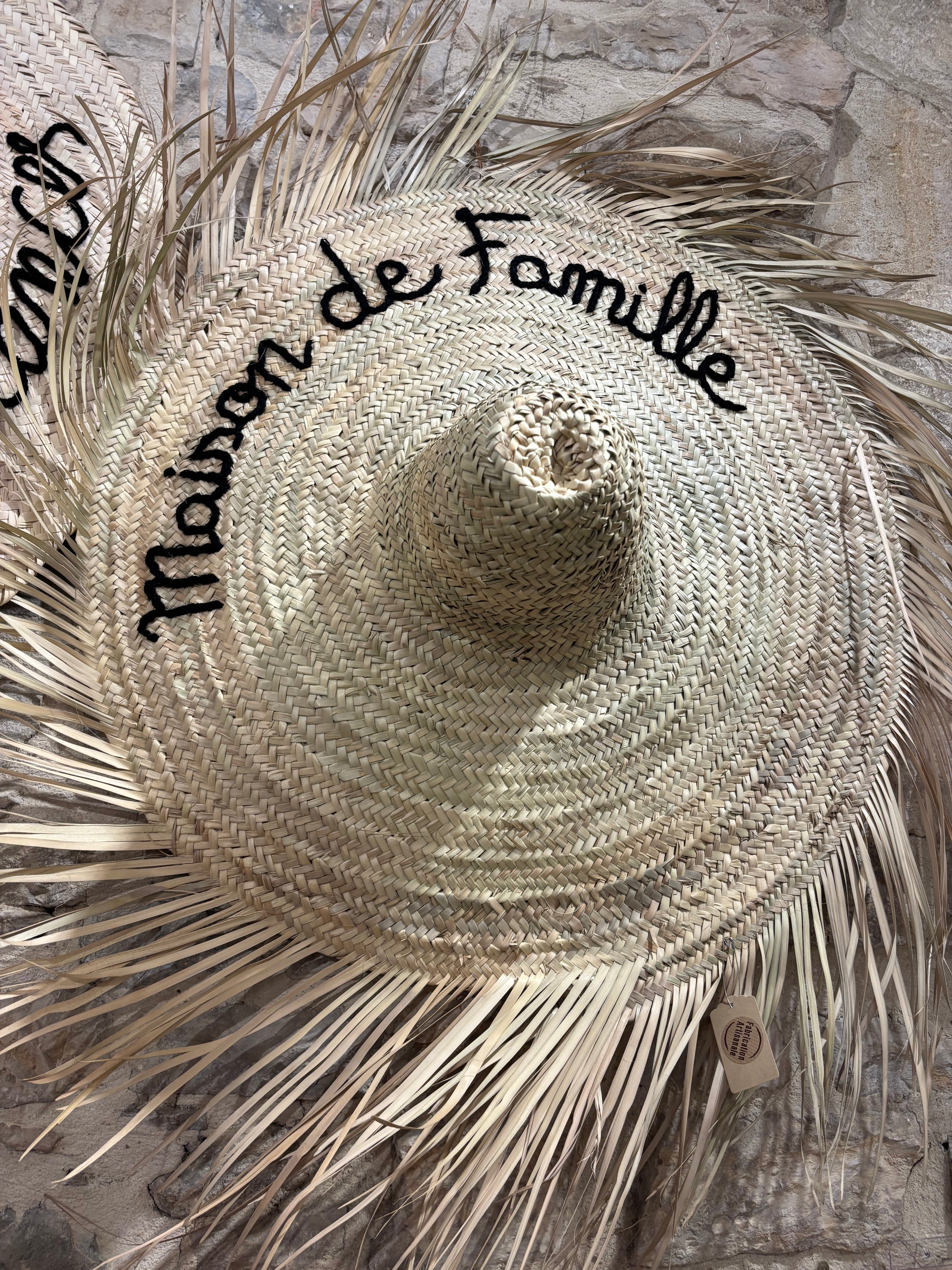 Chapeau mural décoratif en paille