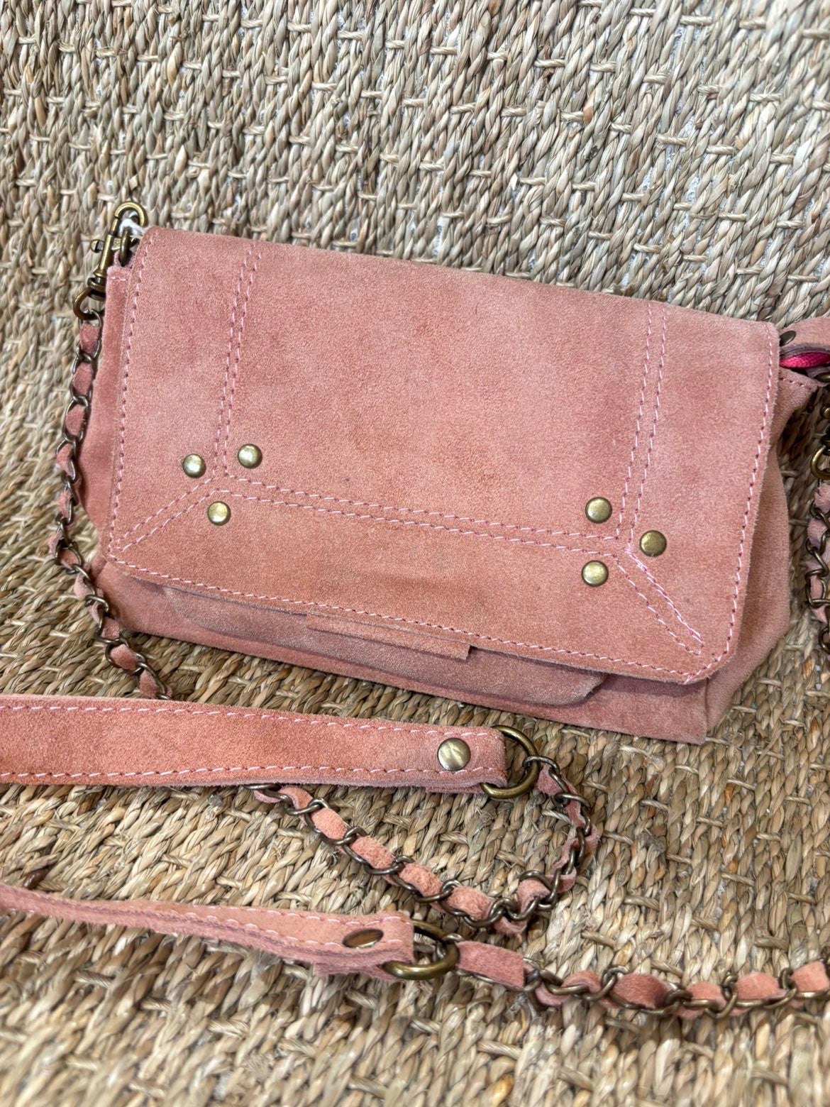 Le petit sac iconique en cuir avec poche, fait main