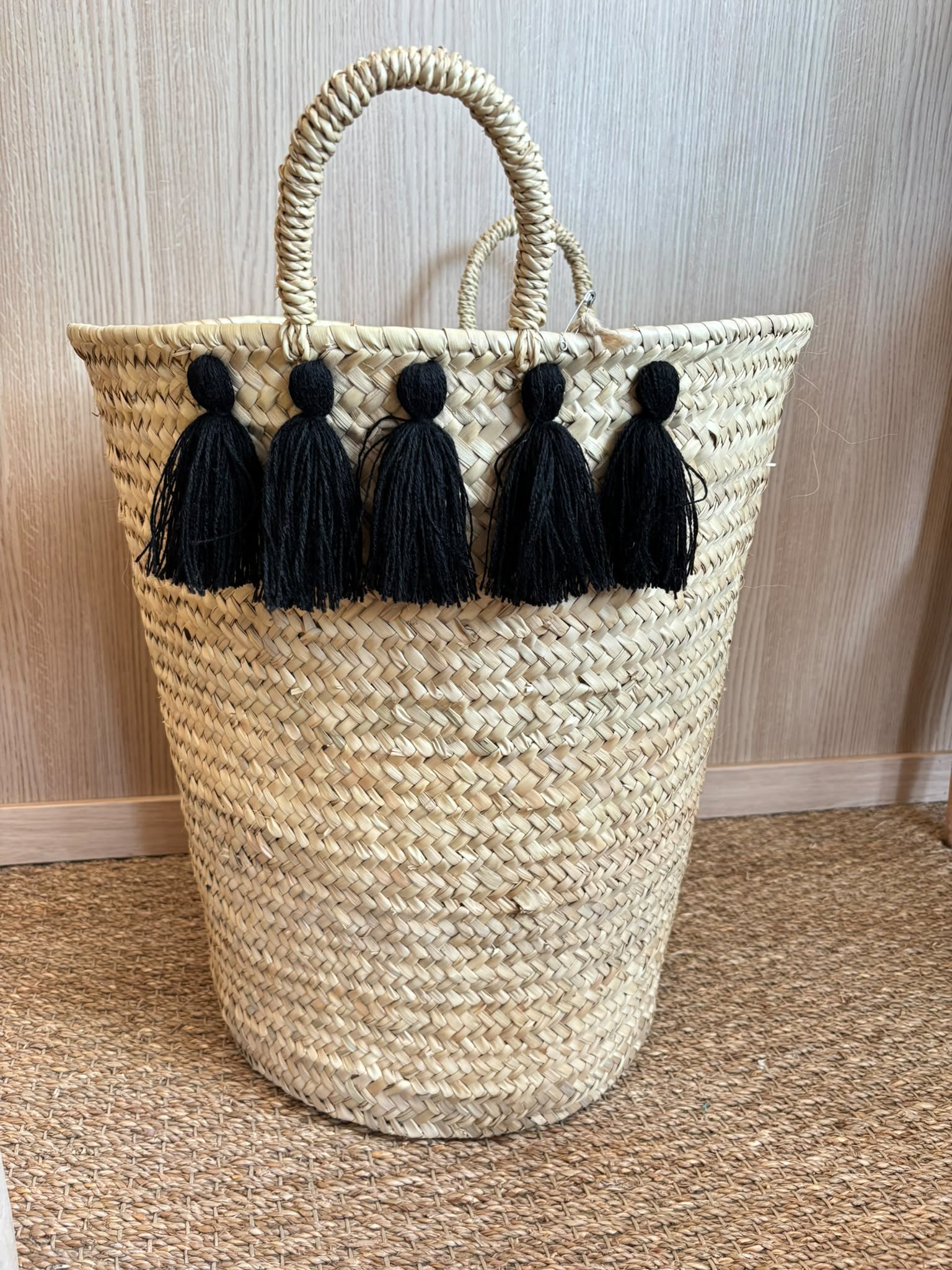 Grande panière en paille - pompons