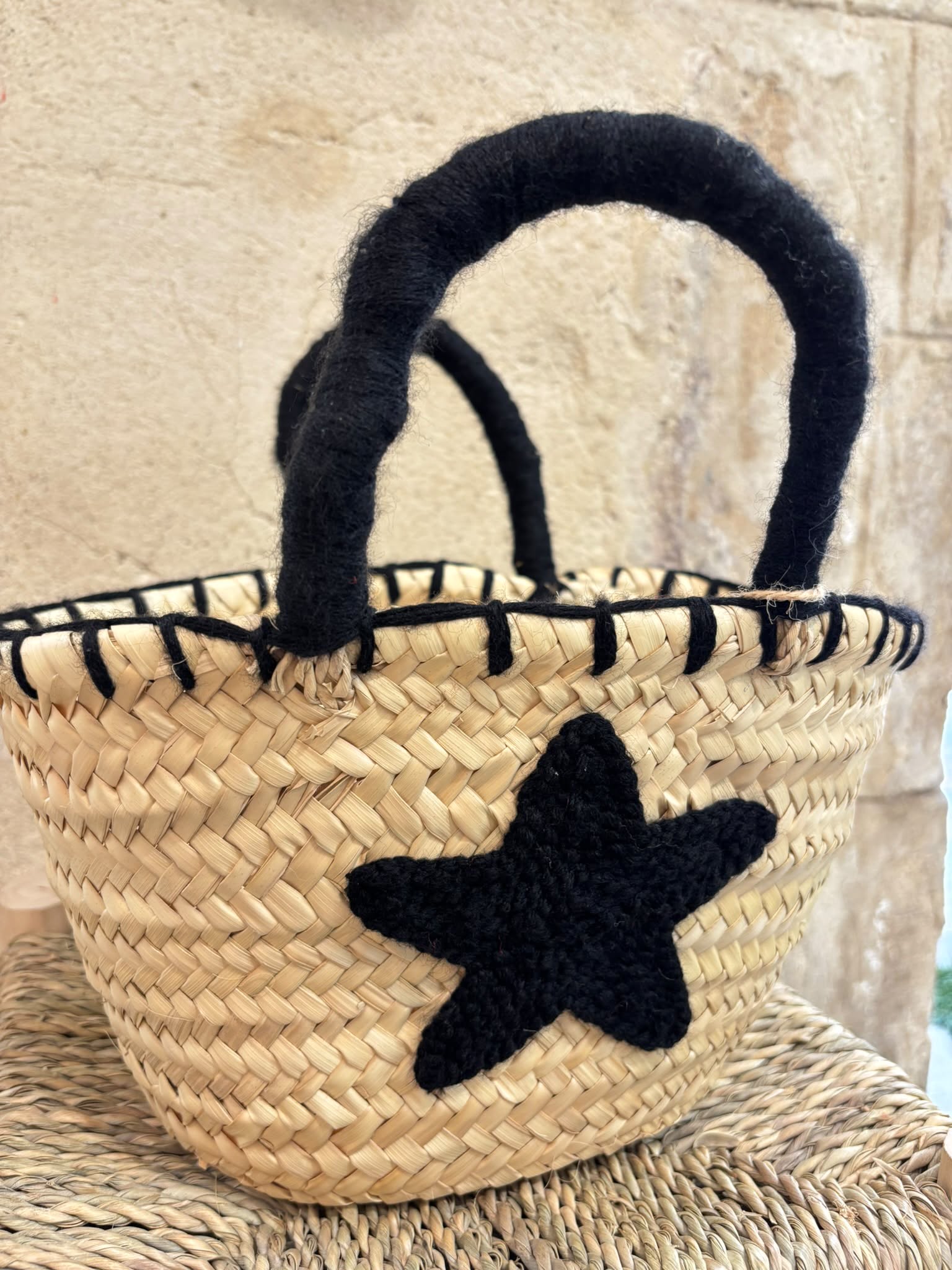 Petit panier en paille brodé - étoile