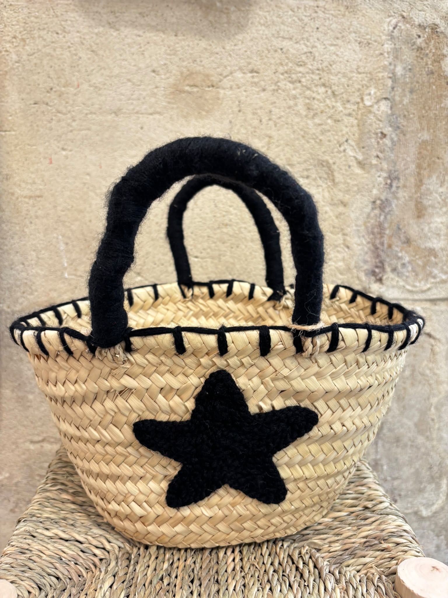 Petit panier en paille brodé - étoile